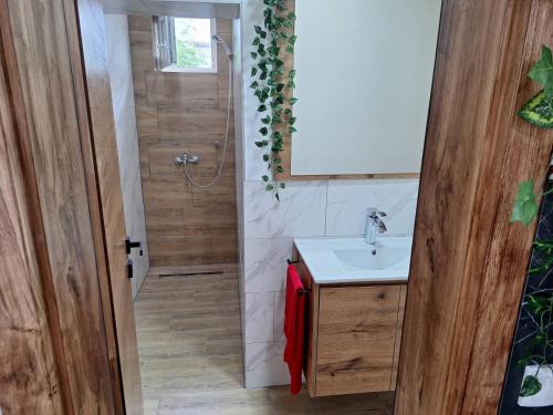 a bathroom with a sink and a shower at Apartmani Park Cuprija in Ćuprija