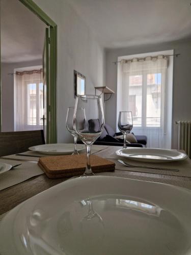 a table with two wine glasses on top of it at Beau T3 avec grande terrasse centre Alès in Alès