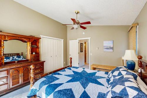 a bedroom with a bed and a ceiling fan at Brighton Condo #209 in Girdwood