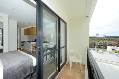 Η κουζίνα ή μικρή κουζίνα στο West Fitzroy Apartments