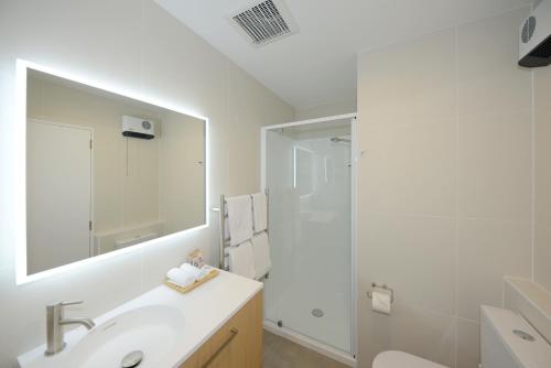 Ένα μπάνιο στο West Fitzroy Apartments