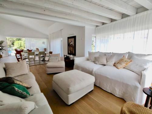 Χώρος καθιστικού στο Villa Prince Garda