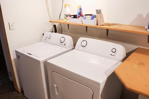 a laundry room with two washing machines and a counter at Walk To Beach And Downtown Lake Geneva! in Lake Geneva