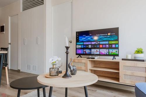 Μια τηλεόραση ή/και κέντρο ψυχαγωγίας στο Appealing 1BR Comfy apartment in Surco