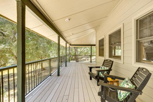 Μπαλκόνι ή βεράντα στο Wraparound Deck, Game Room - Cuyamaca Mtns Cabin!
