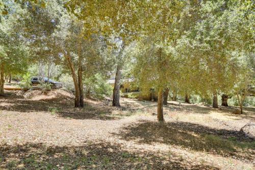 Κήπος έξω από το Wraparound Deck, Game Room - Cuyamaca Mtns Cabin!