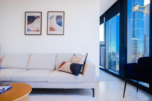Χώρος καθιστικού στο Modern Living 2BR Apt Southbank