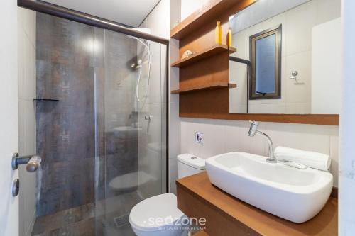 Phòng tắm tại Aptos em Condo. com Piscina em Floripa - GVM