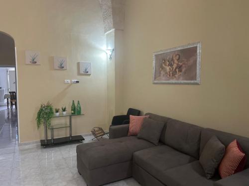 a living room with a couch and a table at Casa di Ambra in Arnesano