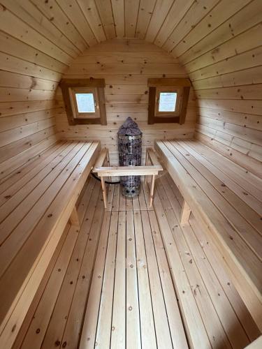 a wooden cabin with a bench in the middle at SAUNAResorTオーセリア富津湊 in Futtsu