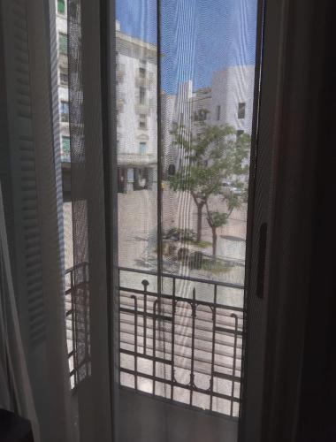 an open window with a view of a city street at Appartement Centre-ville in Tetouan