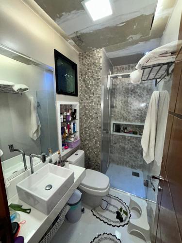 a bathroom with a sink and a toilet and a shower at Apartamento de Luxo in Belém