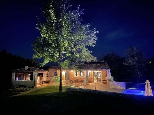 Сад в Domaine de Valmenon Comfortable holiday residence