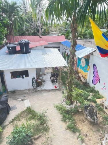 an aerial view of a house with a palm tree at Jumanji in Palomino