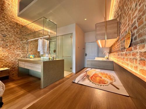 Giường trong phòng chung tại Loke Thye Kee Artiste Boutique Hotel