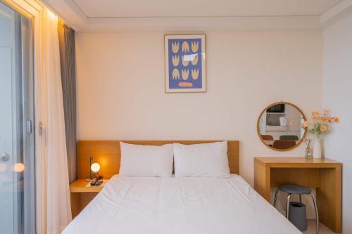 The Ocean by Owners hotel Yangyangにあるベッド