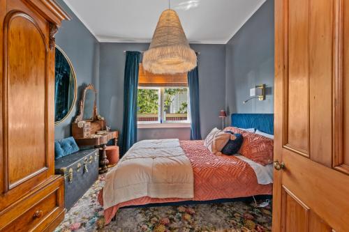 a bedroom with a bed and a window at Chateau Gaine in New Plymouth