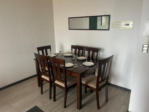 a dining room with a table with chairs and a table at Gran Departamento Concepción in Concepción