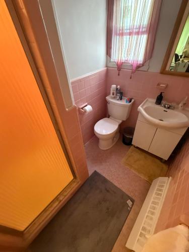 Koupelna v ubytování Downtown Montreal Airport 15Mins