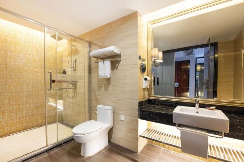 Ένα μπάνιο στο Zhongtian Mayfair Hotel - Bao'an International Airport Xixiang Subway Station