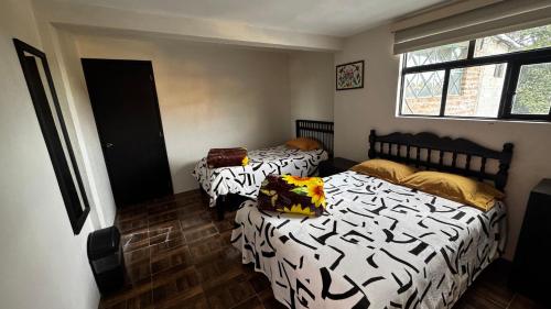 Ένα ή περισσότερα κρεβάτια σε δωμάτιο στο Habitacion Flores de la Montaña