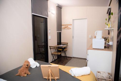 Doyles CreekにあるBundaleer Tiny House 2 by Tiny Awayの小型犬