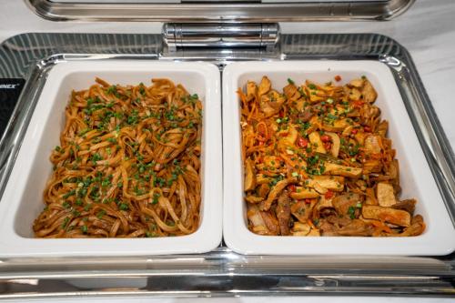 two styrofoam containers filled with noodles and meat at Yizhi Hotel - Guangzhou Shamian Island Huangsha Metro Station-Canton Fair free shuttle bus included Breakfast in Guangzhou