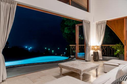 Kolam renang di atau dekat dengan Seaview Boho Bliss Villa