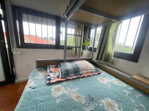a bedroom with a bed in a room with windows at Ba Dinh Le rêveur Homestay in Hanoi