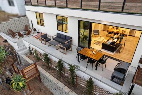 Μπαλκόνι ή βεράντα στο Del Mar Retreat - Laundry BBQ Firepit AC Patio