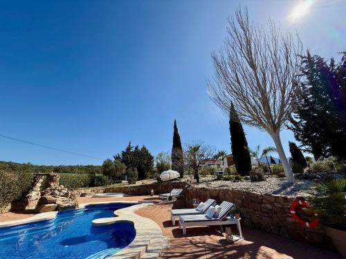 Bassein majutusasutuses New! Your ultimate luxury finca with 11BR, Pool, Jacuzzi, Gym and Sauna just 30 minutes from Malaga! või selle lähedal