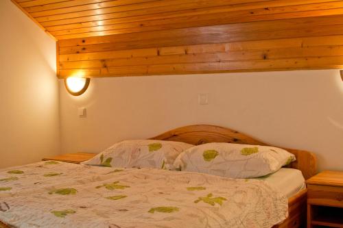 Postel nebo postele na pokoji v ubytování Tourist farm Mraz
