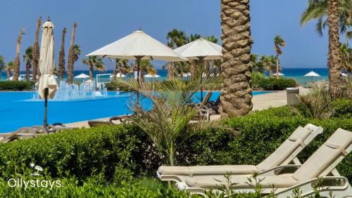 Ollystays Mangroovy Seaview 1BR Beach and Pool Free access