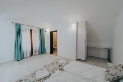 Postel nebo postele na pokoji v ubytování Szénafű