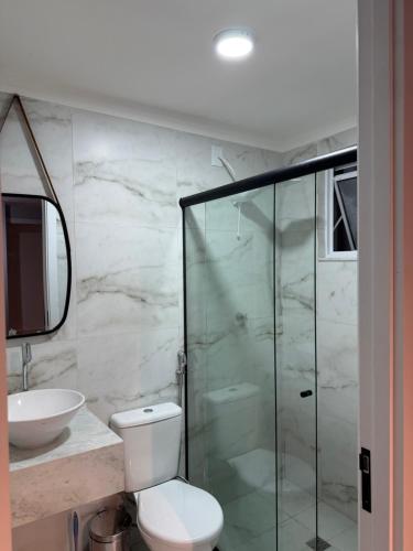 Un baño de Edifício Creta Hotel