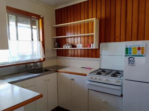 Kuchyň nebo kuchyňský kout v ubytování Fletcher Christian Apartments - Manava Suites