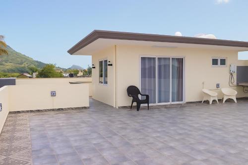 Gracious Haven - Fully Equipped Rooftop with private terrace house in Saint-Pierre, Moka