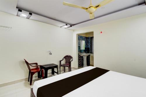 Gallery image of SPOT ON Jhansi Hotel & Family Restaurants Luxury Rooms in Hyderabad