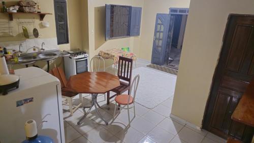 a small kitchen with a table and chairs in it at Casa 3 quartos em Juruti in Juruti