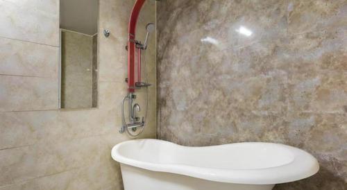 a bathroom with a white sink and a shower at BENIKEA Technovalley Hotel in Daejeon