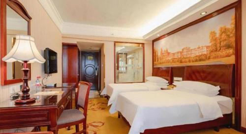 Letto o letti in una camera di Vienna Hotel Nanning Train Station
