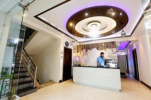 Cucina o angolo cottura di Hotel Ashok Palace Agra I 200m From Taj Mahal