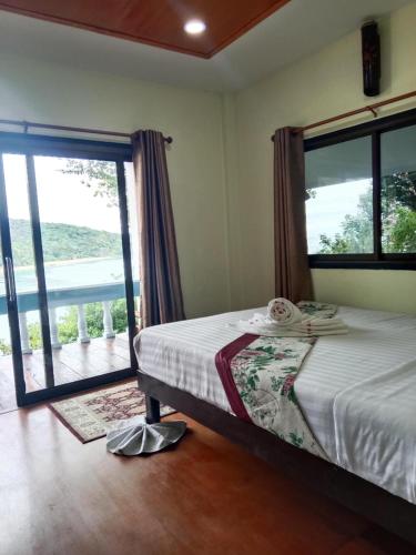a bedroom with a bed and a large window at Paradise view A5 -Kantiang paradise resort- in Ko Bu Bu