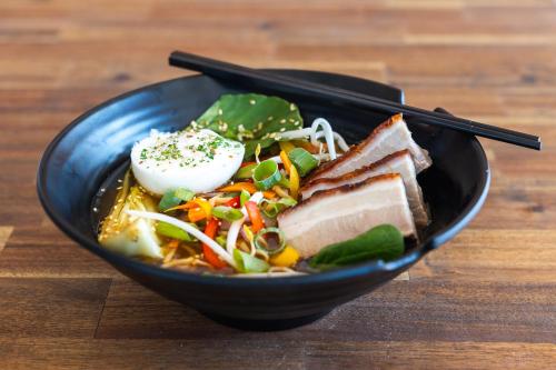 モーテルの敷地内または近くでの食事または食べ物