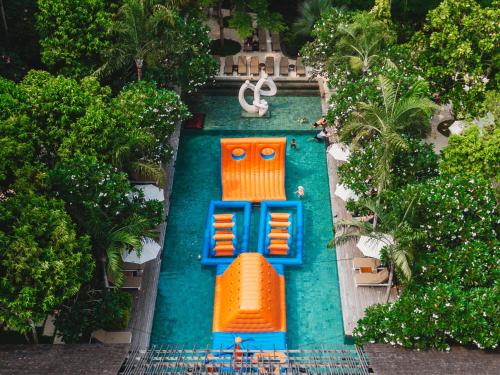 Bazén v ubytování Mövenpick Resort & Spa Jimbaran Bali nebo v jeho okolí
