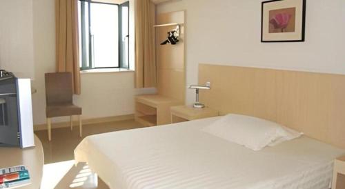 Ein Bett oder Betten in einem Zimmer der Unterkunft Jinjiang Inn Wenzhou Shuangyu The Terminal