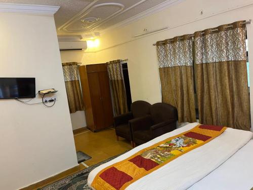 Μια τηλεόραση ή/και κέντρο ψυχαγωγίας στο Hotel Golden Grand Jaisalmer