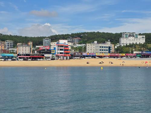 a view of a beach with a city and buildings at 경주펜션 Gyeongju Pension in Incheon