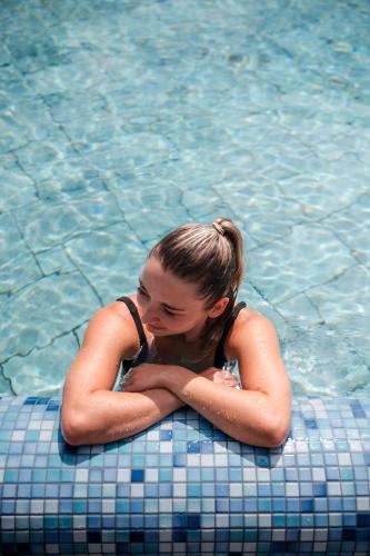 a young girl in a swimming pool at Hotel Vier Jahreszeiten am Schluchsee in Schluchsee