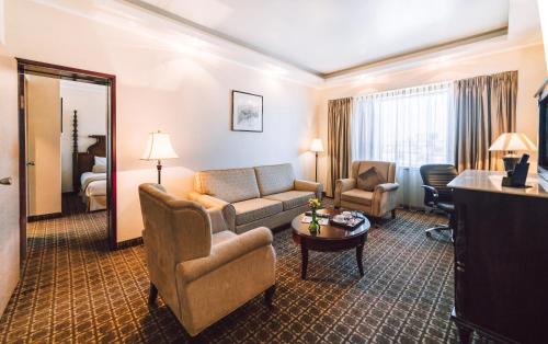 Ruang duduk di Chinggis Khaan Hotel